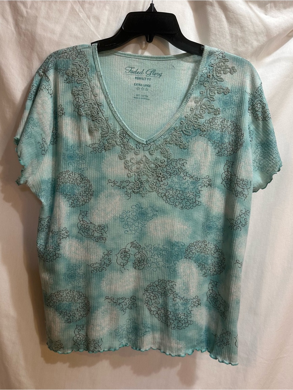 Faded Glory Teal & White V-Neck Short Sleeve Top with Swirl Print. Beads.